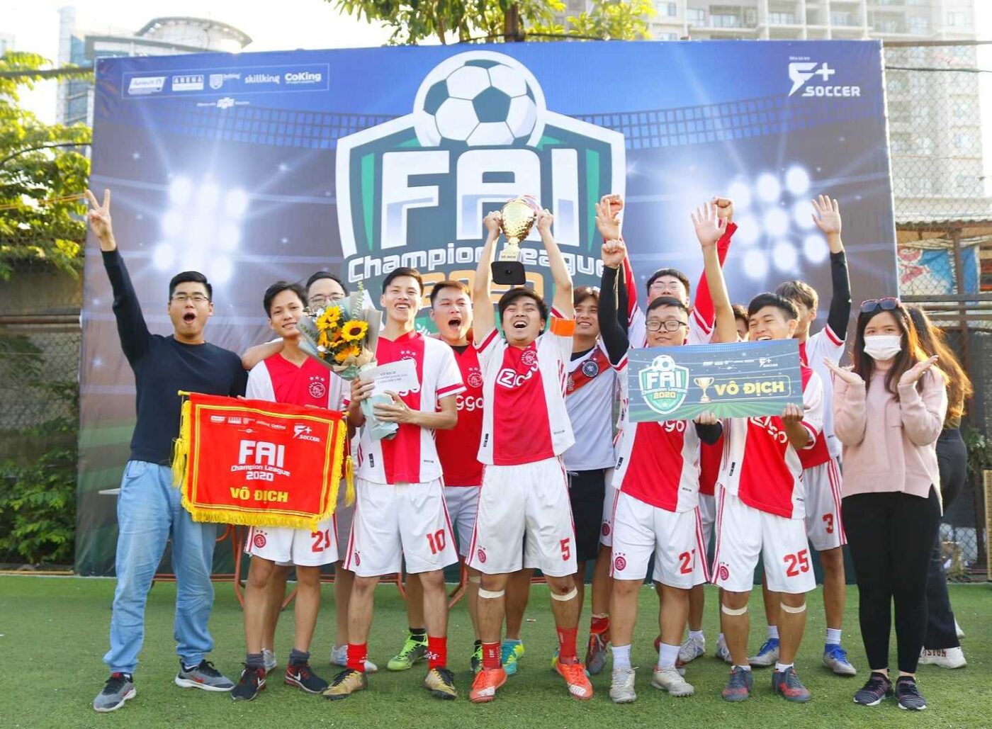 ST1908E-nha-vo-dich-mua-giai-fai-champion-league-2020