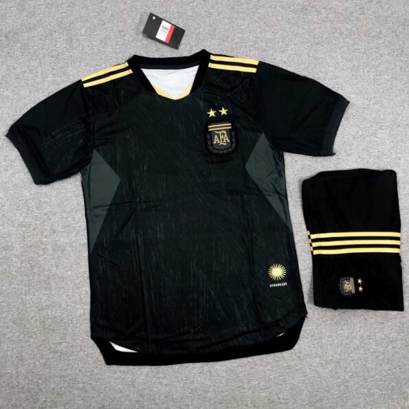 Bộ quần áo đá bóng phiên bản kỷ niệm đội tuyển Argentina jersey màu full đen 2022 2023
