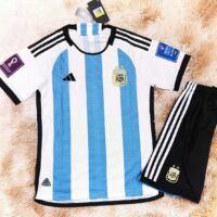 Bộ quần áo đá banh đội tuyển bóng đá Argentina jersey vô địch world cup 2022 xanh trắng in messi 1