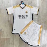 Bộ quần áo bóng đá Real Madrid 23 24 trắng vàng cổ trái tim logo thêu jersey năm 2023 2024 mặt trước