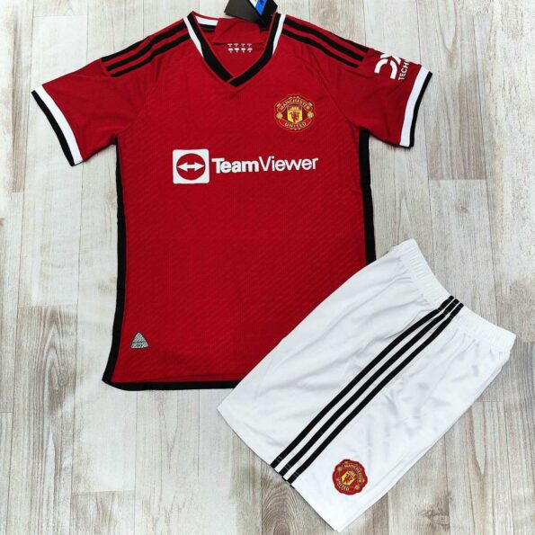 Bộ quần áo đá bóng clb MU Manchester United jersey cổ tròn tam giác 2023 2024 màu đỏ quần trắng 23 24 1