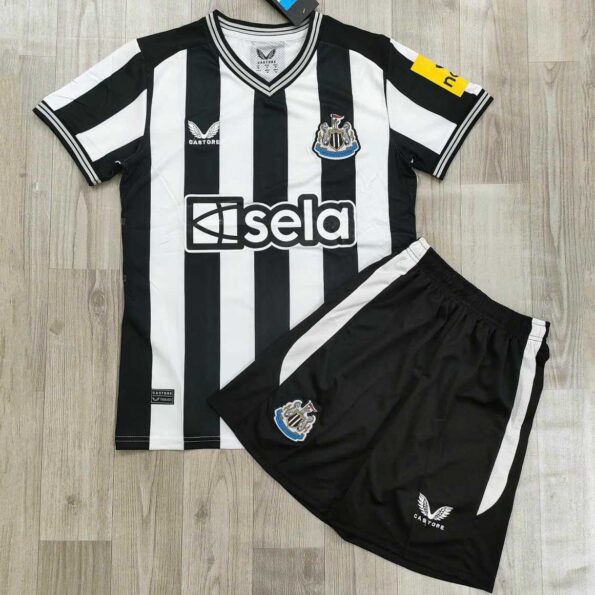 Bộ quần áo đá banh clb bóng đá Newcastle United 2324 đen sọc trắng sela năm 2023 2024 1