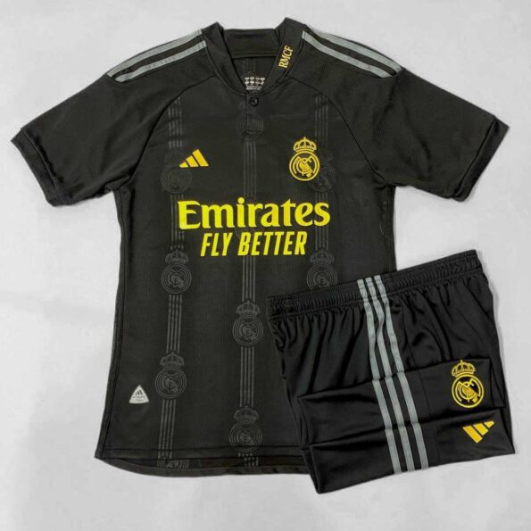 Bộ quần áo Real Madrid 23/24 Youth Third Jersey màu đen chữ vàng cổ tam giác logo dập chìm sân mẫ thứ 3