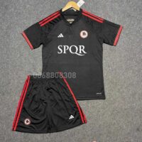 Bộ quần áo bóng đá AS Roma in SPQR full màu đen mới 23 24 năm 2023 2024 logo đầu cáo thêu vải SPF thái cổ trái tim 1