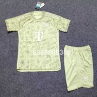 Bộ quần áo bóng đá Camisa Bayern de Munich Oktoberfest 23 24 bản kỷ niệm xanh vàng nhạt logo 198x 1