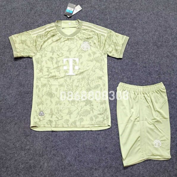 Bộ quần áo bóng đá Camisa Bayern de Munich Oktoberfest 23/24 bản kỷ niệm xanh vàng nhạt logo 198x