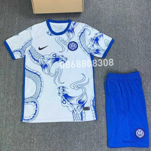 Bộ quần áo đá banh câu lạc bộ bóng đá Inter Milan trắng hoạ tiết Rắn xanh logo thêu vải mè caro thái