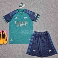 Bộ quần áo đá banh clb bóng đá Ars Arsenal 23-24 Third sân mẫu thứ 3 tập luyện full logo thêu màu xanh lá rêu đậm năm 2023 2024 mặt trước