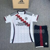 Bộ quần áo đá banh clb bóng đá Manchester United MU 2324 màu trắng dải hoa hồng đỏ vải thái 2 logo ngực thêu quần đen mặt trước