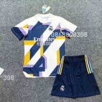 Bộ quần áo đá banh clb bóng đá Real Madrid 23 24 trước trận đấu năm 2023 2024 hoạ tiết đồ hoạ kẻ ô mới trắng vàng tím 1