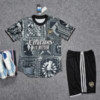 Bộ quần áo đá banh clb bóng đá ARS Arsenal x Ian Wright Pre-Match Shirt mùa 2324 trước trận đấu màu đen năm 2023 mặt trước