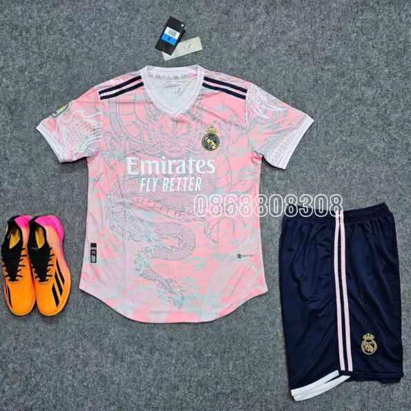 Bộ quần áo đá banh clb bóng đá Real Madrid in hình rồng màu hồng 23/24 đen vải mè gai thái logo thêu mới năm 2023 2024