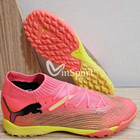 Giày đá bóng Puma Future Ultimate AT TF Artificial Turf sân cỏ nhân tạo màu hồng logo đen trắng