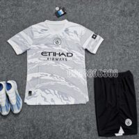 Bộ quần áo đá banh clb bóng đá Manchester Man City 2024 rồng 23 24 màu trắng xám cổ tròn mặt trước
