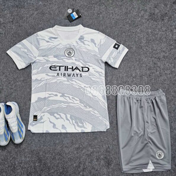 Bộ quần áo đá banh clb bóng đá MC Manchester Man City 2024 rồng 23/24 màu trắng xám cổ tròn