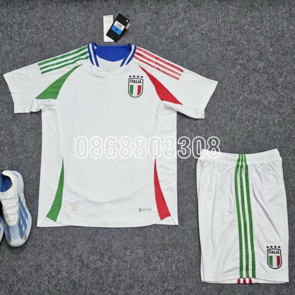 Bộ quần áo đá Italia 2024 full trắng viền đỏ xanh cổ xanh vải thái mịn logo thêu 23/24