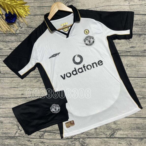 Bộ quần áo bóng đá MU Vodafone Manchester United trắng đen 2001 2002