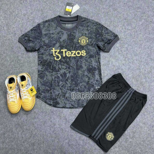 Bộ quần áo bóng đá Manchester United MU trước trận đấu T3 Tezos xám đen 2024