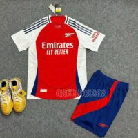 Áo đá banh clb bóng đá Arsenal 24 25 sân nhà màu đỏ 2024-2025 full logo quần xanh mặt trước