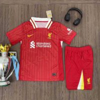 Bộ quần áo bóng đá liverpool 2024 màu đỏ sân nhà có cổ bẻ mùa 24 25 vải SPF thái mặt trước