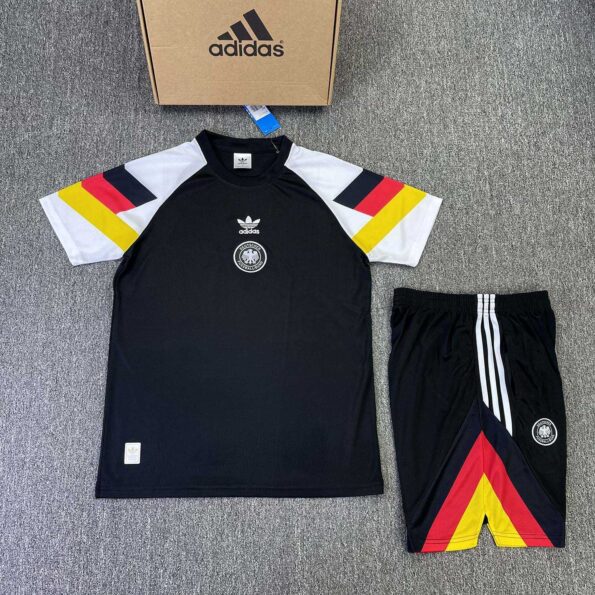 Bộ quần áo bóng đá Đức 24/25 màu đen trước trận đấu mùa 2024 2025 đủ 2 logo thêu cổ tròn