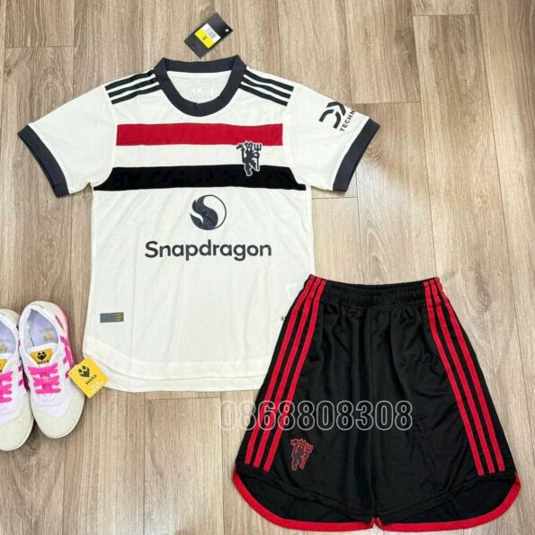 Bộ quần áo bóng đá MU Snapdragon màu trắng xám mùa 24/25 năm 2024 2025 quần đen vải fex thái