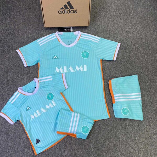Bộ quần áo MIAMI 24 25 xanh ngọc logo thêu vải mịn mới năm 2025 2025 logo adidas thiêu size trẻ em