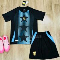 Bộ quần áo bóng đá Argentina 2024 trước trận đấu 3 sao màu xanh đen cổ tròn mặt trước