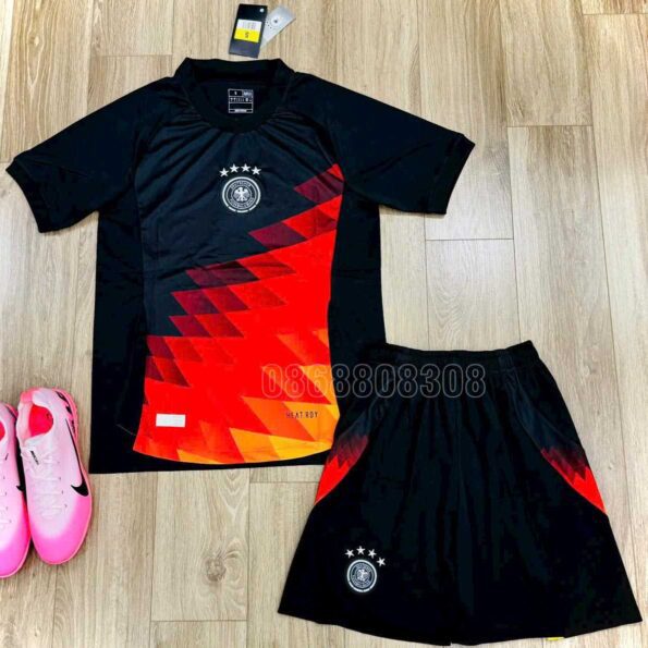 Bộ quần áo đá bóng đội tuyển Đức Euro 2024 trước trận đấu màu đen phối vàng cam vải thái mịn