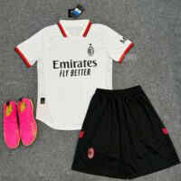 Bộ-quần-áo-bóng-đá-AC-Milan-24-25-trắng-away-sân-khách-năm-2024-2025-logo-thêu-vải-thái-mặt-trước