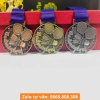 In huy chương cầu lông 2 vợt 1 cầu badminton lưu niệm trao giải vàng bạc đồng