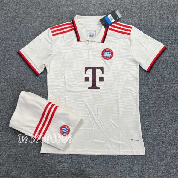 Bộ quần áo bóng đá Bayern Munich 24 25 màu vàng be có cổ polo mẫu thứ 3 năm 2024 2025 mặt trước
