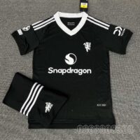 Bộ quần áo bóng đá Manchester United MU 24 25 thủ môn GK đen Snapdragon năm 2024 2025 mặt trước