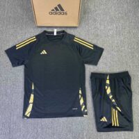 Bộ quần áo bóng đá adidas thời trang không logo mùa 23-24 cổ tròn vải mè màu đen mặt trước