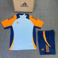Bộ quần áo bóng đá adidas thời trang không logo mùa 23-24 cổ tròn vải mè màu đen mặt trước