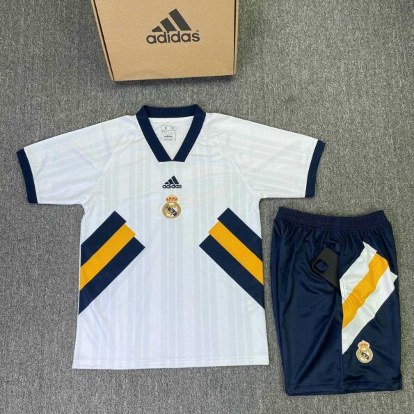 Bộ quần áo bóng đá real Madrid Icon trắng 22-23 full logo thêu quần đen