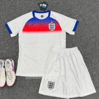 Bộ quần áo đá đội tuyển anh England 2025 trắng đỏ xanh cổ tròn mặt trước