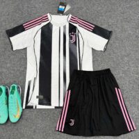 Bộ quần áo bóng đá Juventus 2025 nhiều màu xanh ngọc cổ tròn mặt trước
