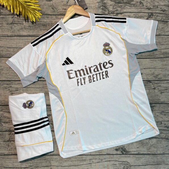 Bộ quần áo bóng đá Real Madrid 25 26 năm 2025 2026 màu trắng bản player premium full logo thêu cao cấp mặt trước