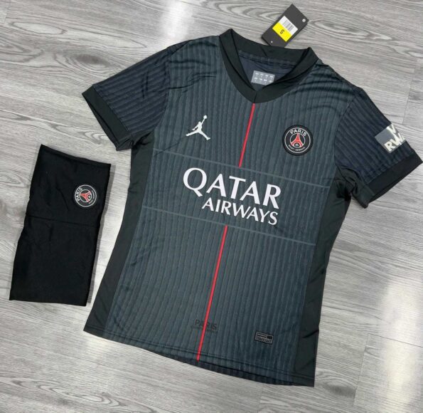 Tổng hợp các mẫu áo bóng đá Paris Saint-Germain PSG mùa 2025 26 năm 2025 2026 mau xam den (3)