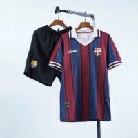 Bộ Quần Áo Bóng Đá Barca Kỷ Niệm Mới 2026 – Đỏ Sọc Xanh Cổ Bẻ Trắng (2)