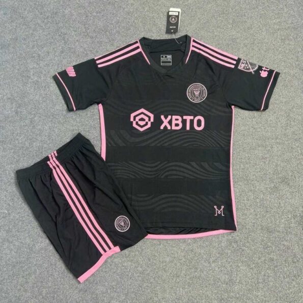 Bộ Quần Áo Bóng Đá CLB Inter Miami Đen Hồng Thun Mè Cao Cấp