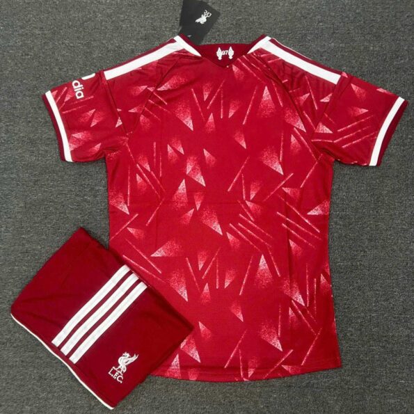 Bộ sưu tập quần áo bóng đá Liverpool 2026 màu đỏ sân nhà mới (1)