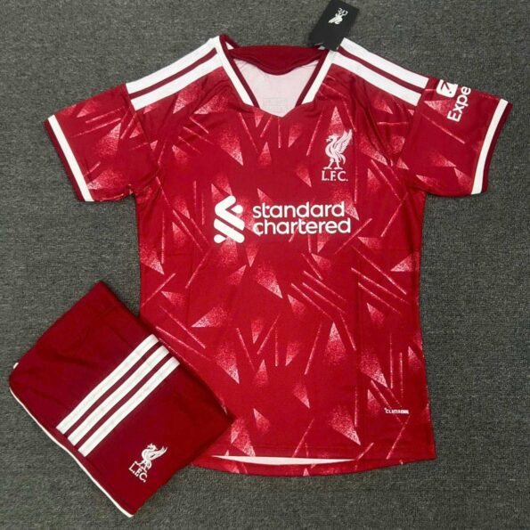 Bộ sưu tập quần áo bóng đá Liverpool 2026 màu đỏ sân nhà mới (4)