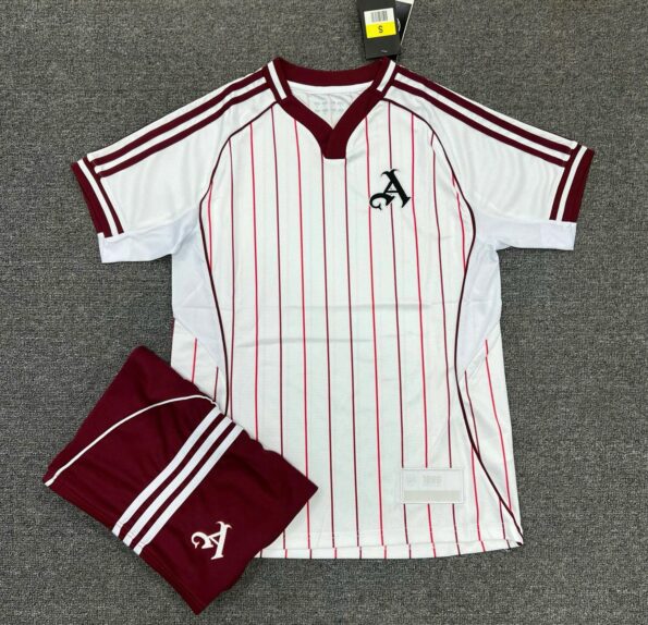 Bộ quần áo bóng đá Arsenal x adidas US Pack 2025 26 trắng vạch đỏ mặt trước