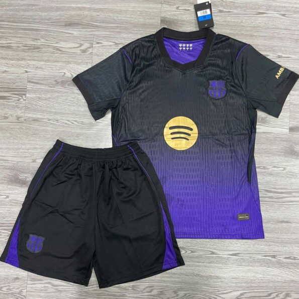 Bộ quần áo bóng đá Barca 2026 màu tím đen (2)