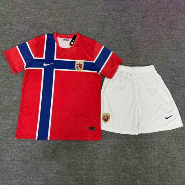 Bộ quần áo bóng đá nauy đỏ full logo thêu nike (2)