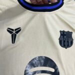 Bộ Quần Áo Bóng Đá Barca 2026 vàng be sân khách (3)