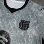 Bộ Quần Áo Bóng Đá Barcelona x Kobe Bryant Xám Đen Player (4)