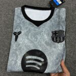 Bộ Quần Áo Bóng Đá Barcelona x Kobe Bryant Xám Đen Player (4)